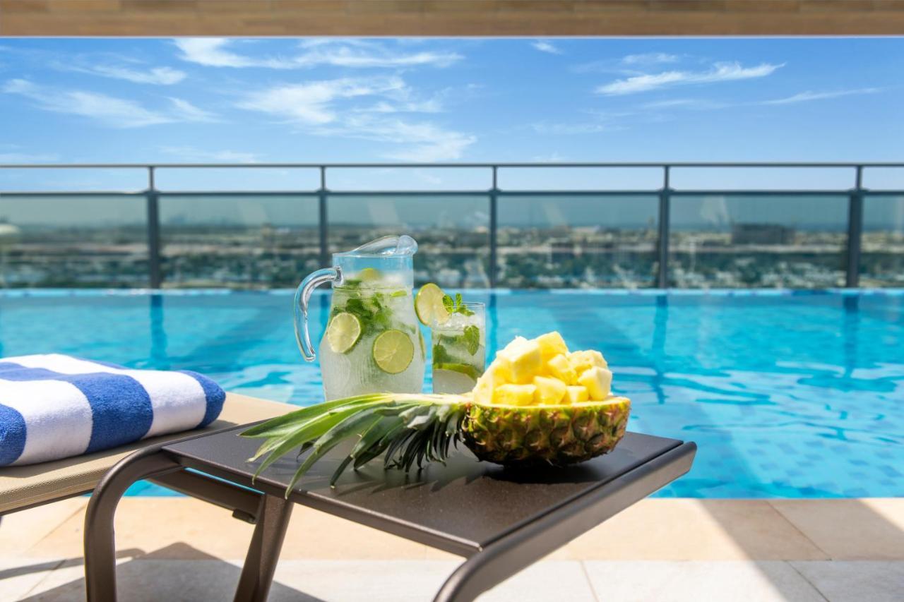 Swissotel Living Джидда Екстер'єр фото The pool at the hotel