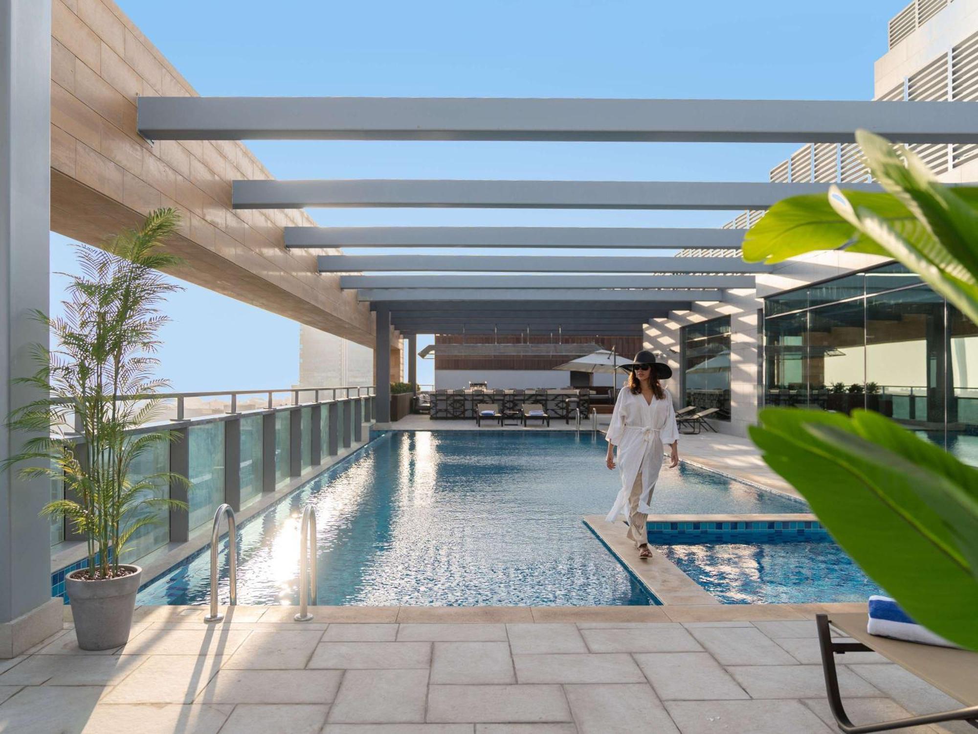 Swissotel Living Джидда Екстер'єр фото The swimming pool at the hotel